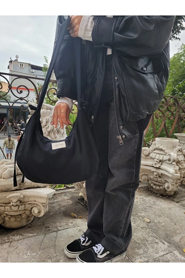 Bow Bag Siyah Kadın Astarlı Içi Gözlü Fiyonk Detaylı Fermuarlı Baget Kol Çantası